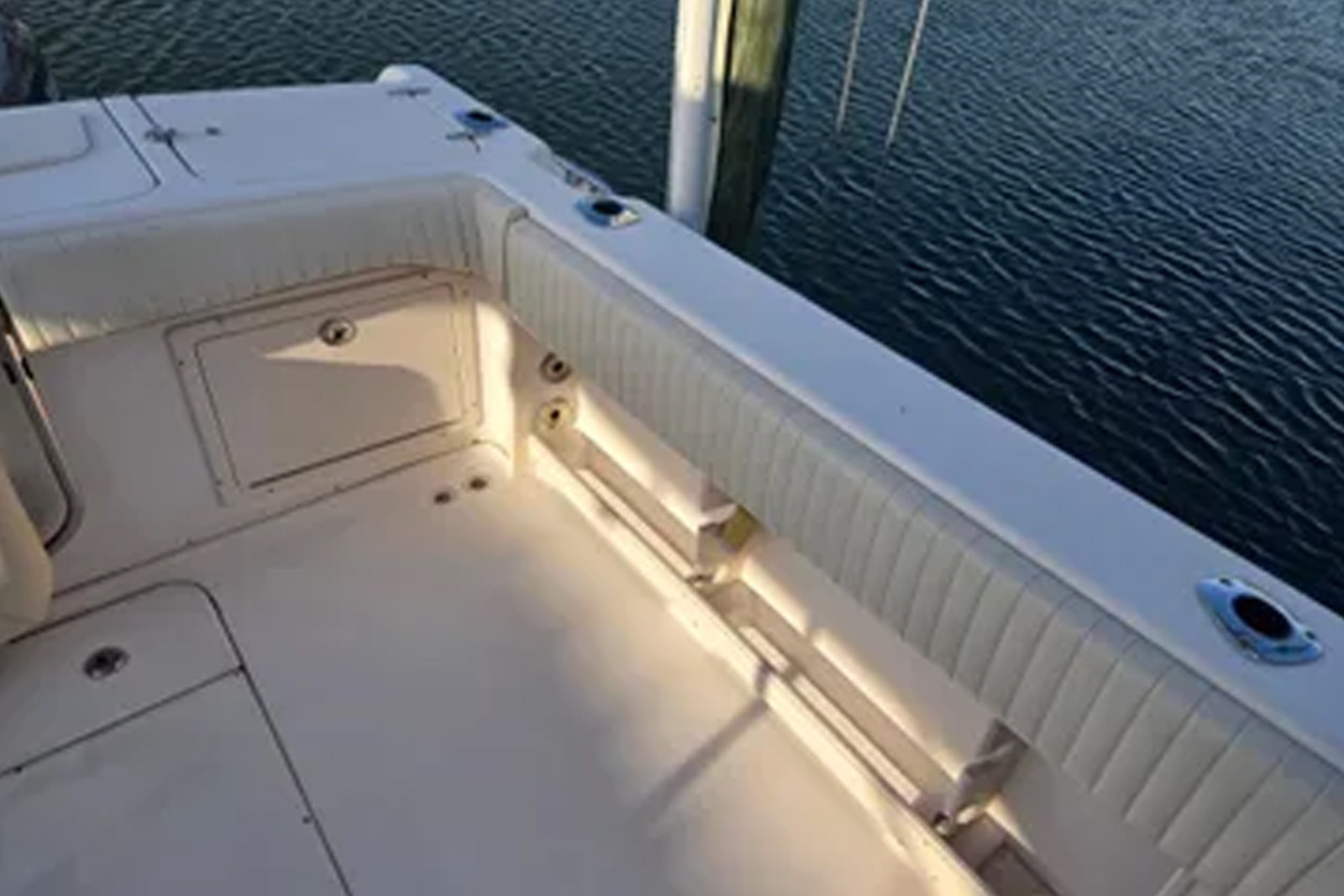 35' 2004 Grady-White Express 330