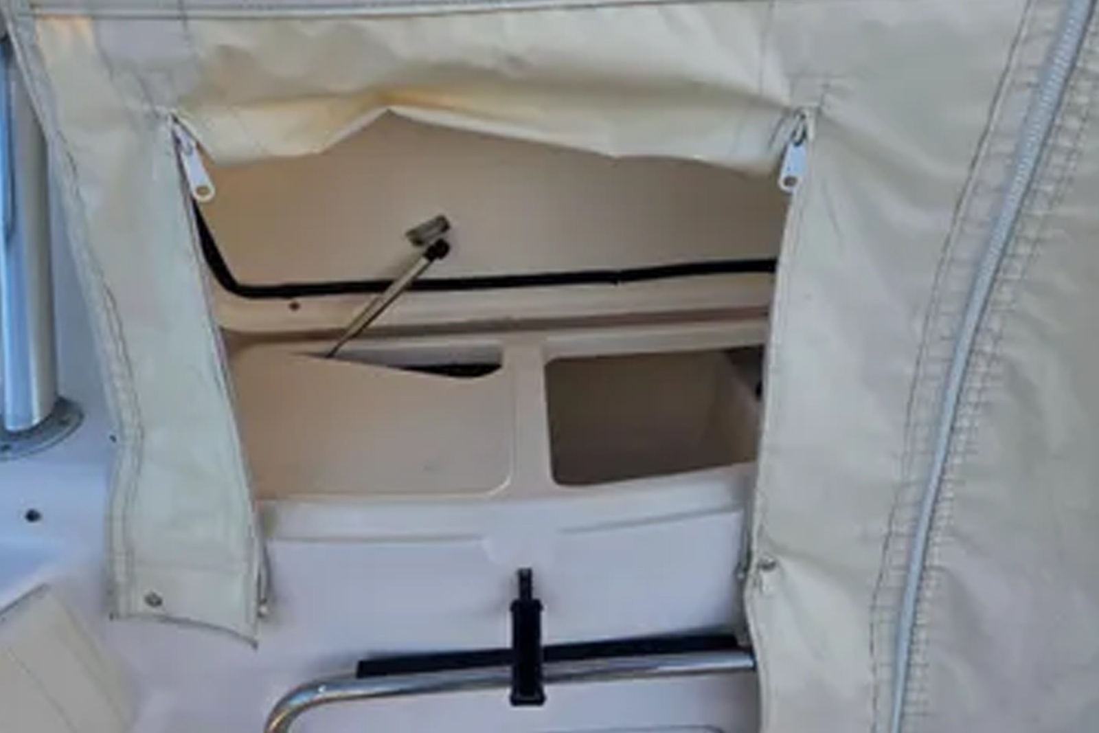 35' 2004 Grady-White Express 330