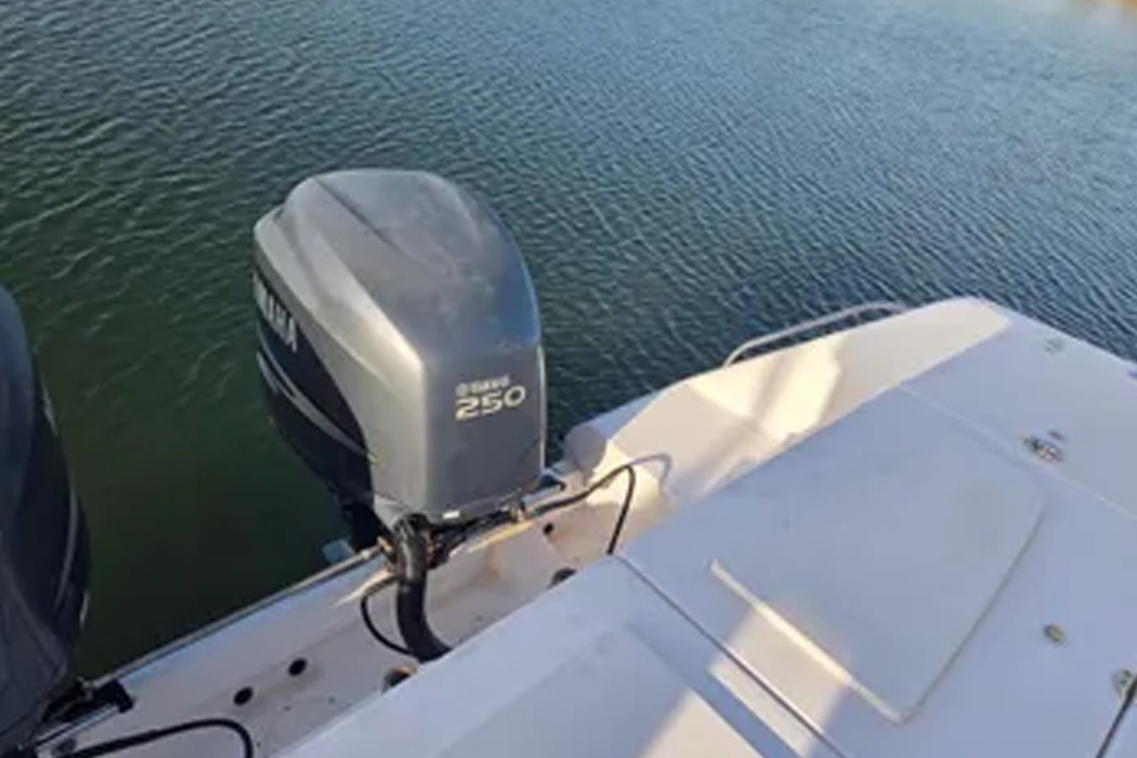 35' 2004 Grady-White Express 330