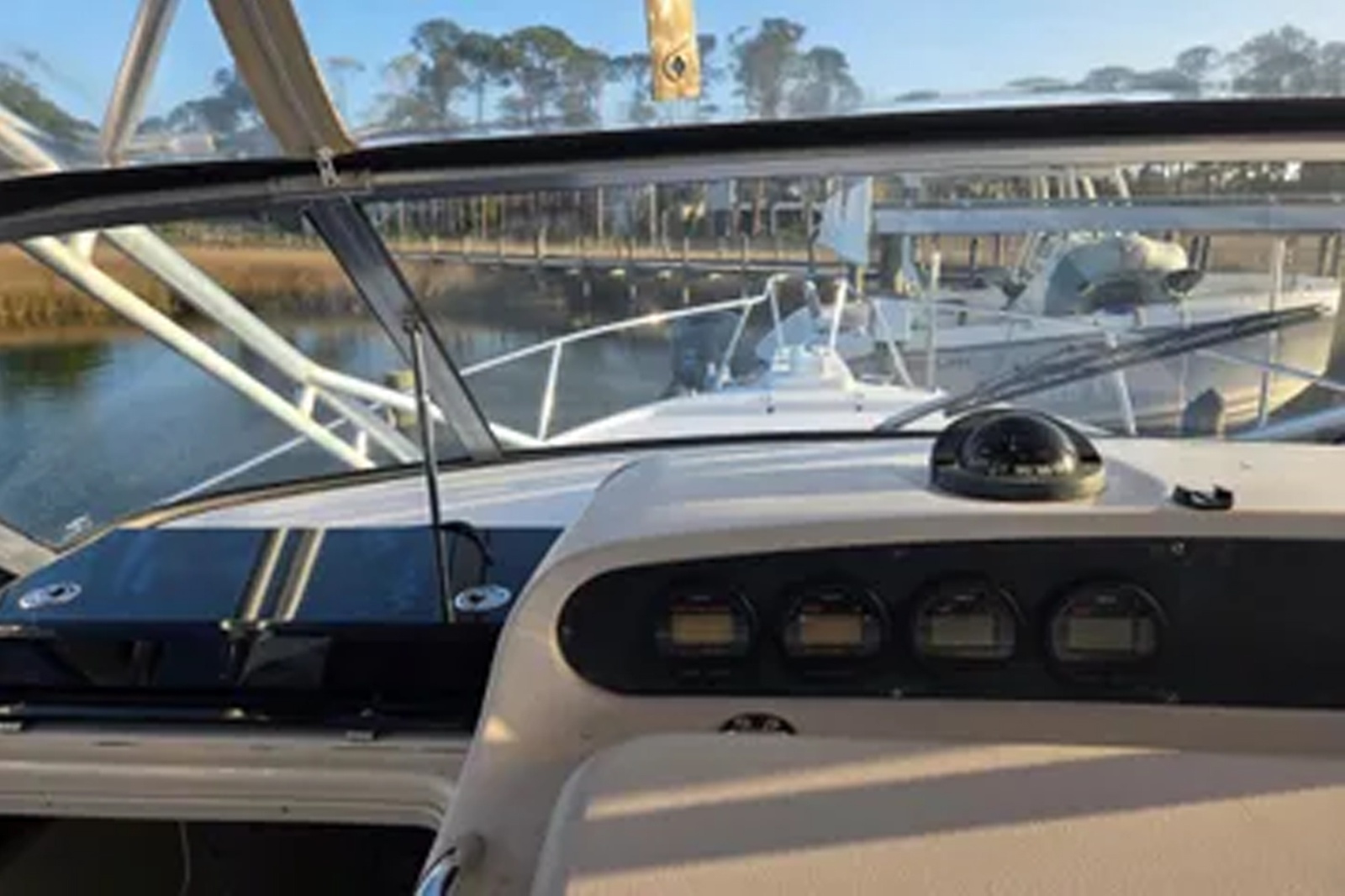 35' 2004 Grady-White Express 330