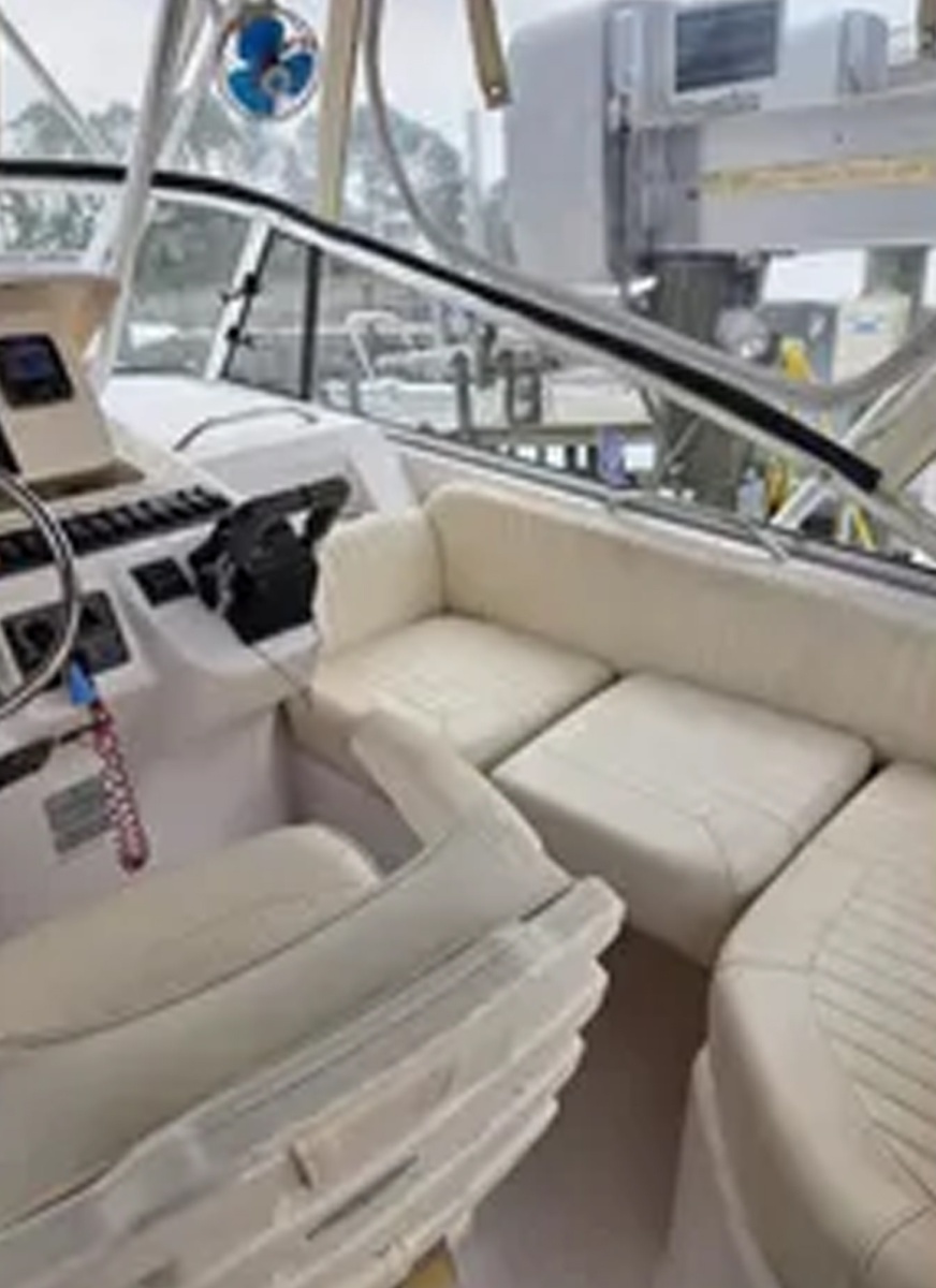 35' 2004 Grady-White Express 330