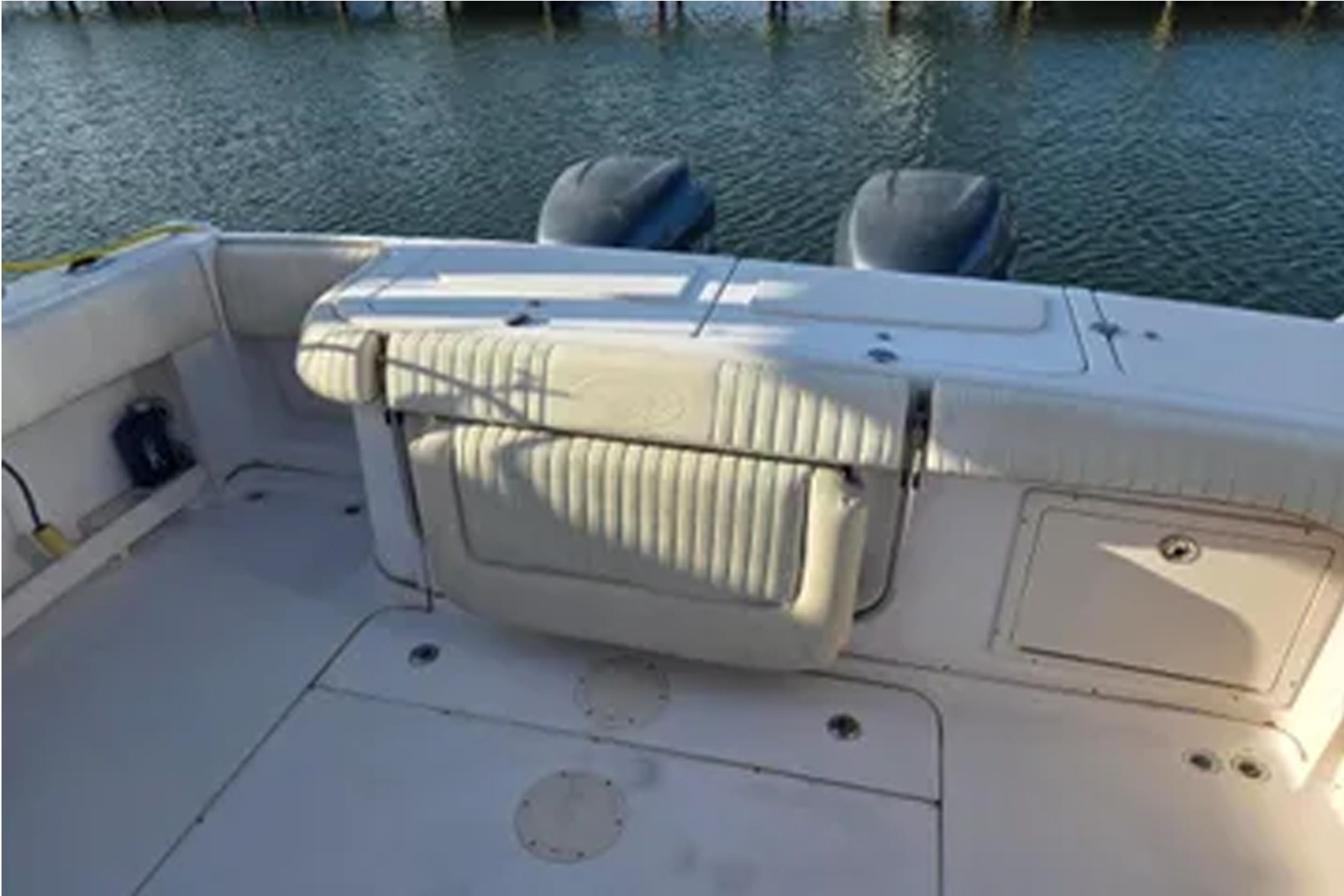 35' 2004 Grady-White Express 330