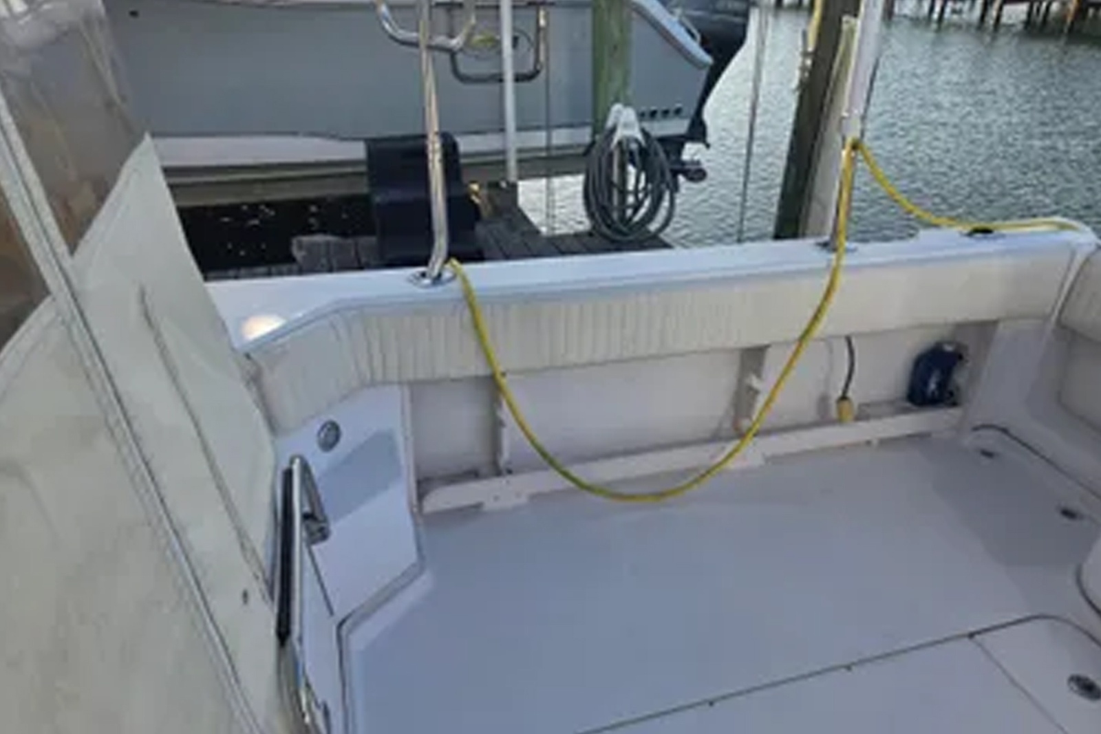 35' 2004 Grady-White Express 330