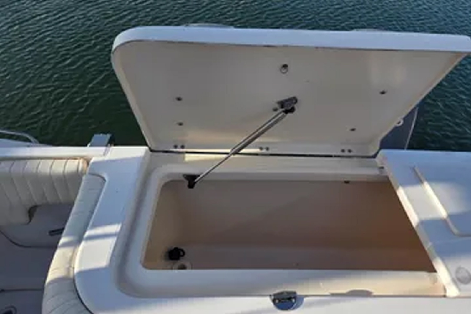 35' 2004 Grady-White Express 330