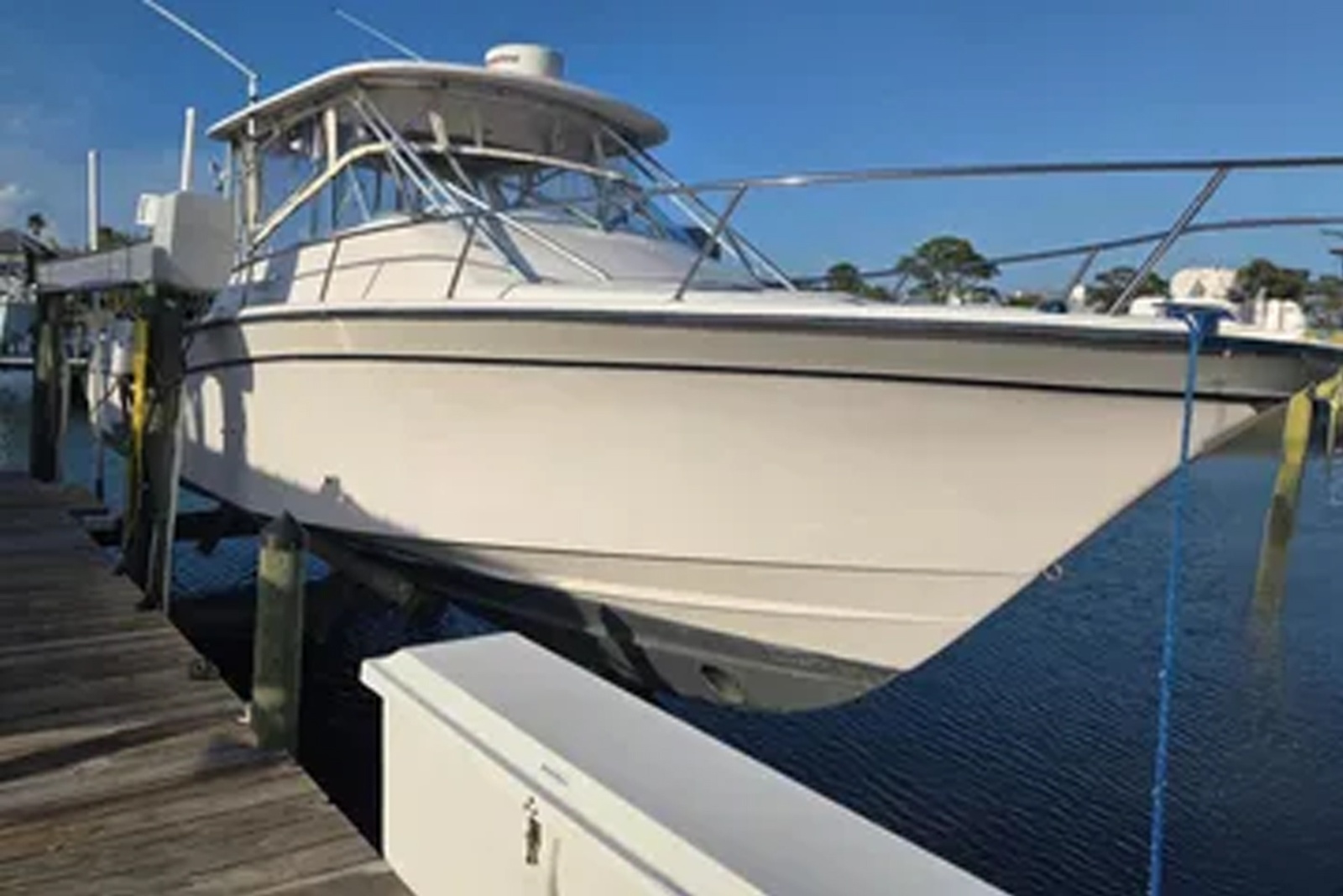35' 2004 Grady-White Express 330