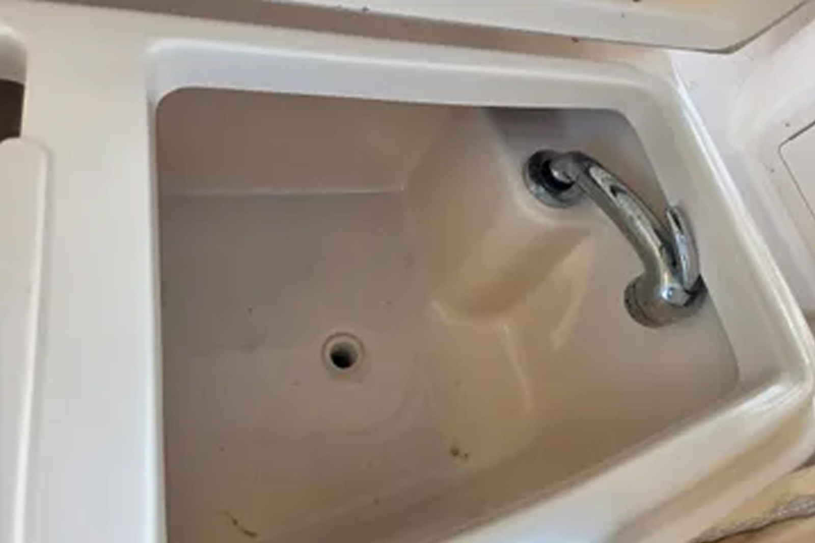 35' 2004 Grady-White Express 330