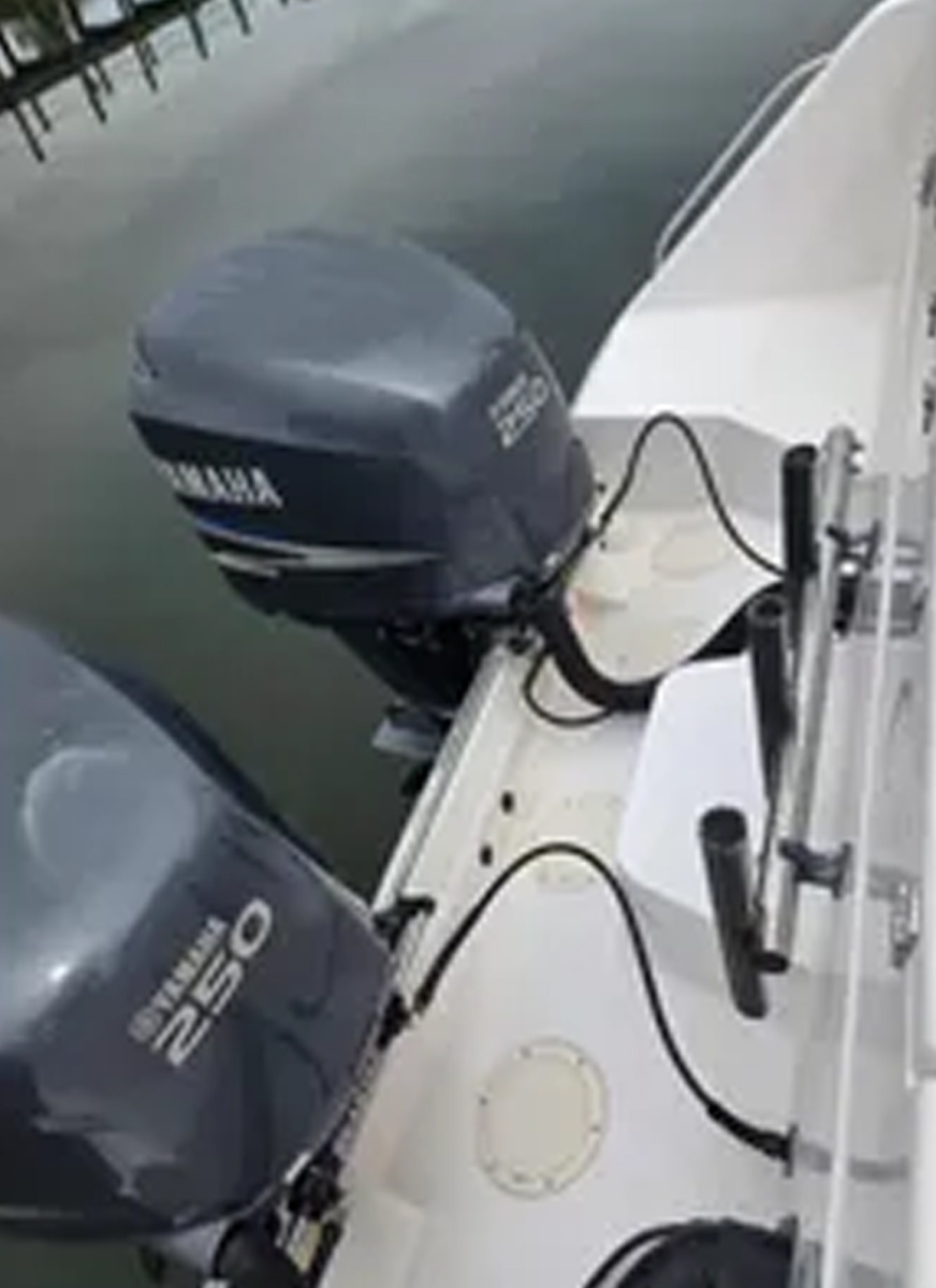 35' 2004 Grady-White Express 330