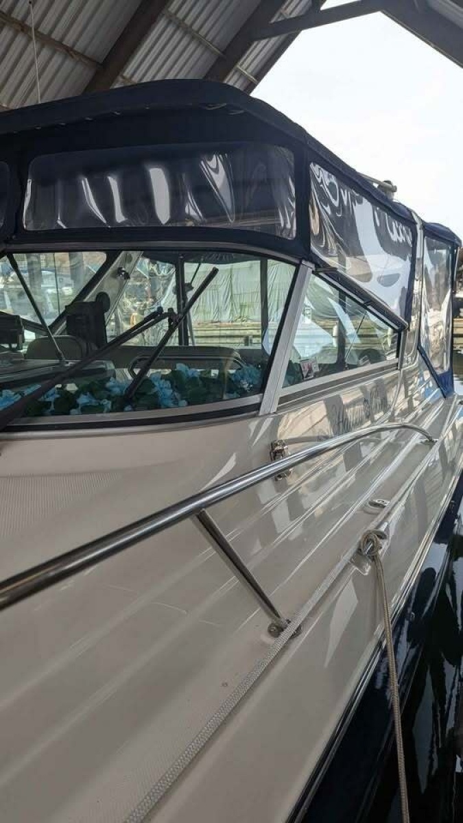 32ft Maxum Yacht For Sale