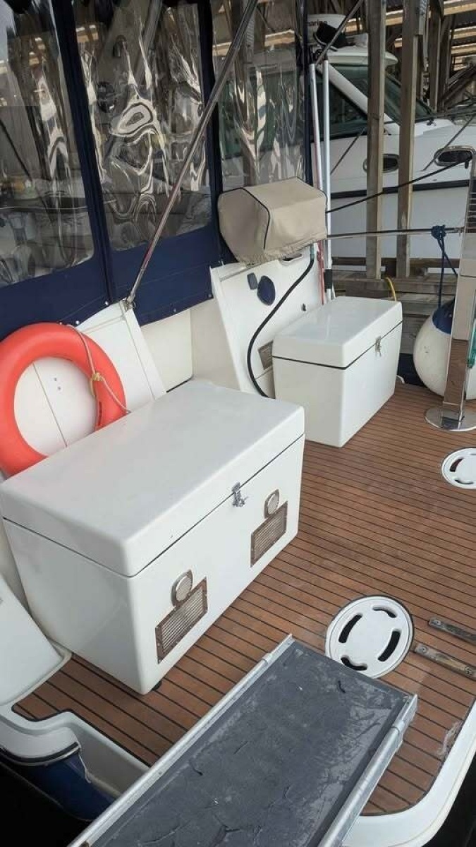 32ft Maxum Yacht For Sale