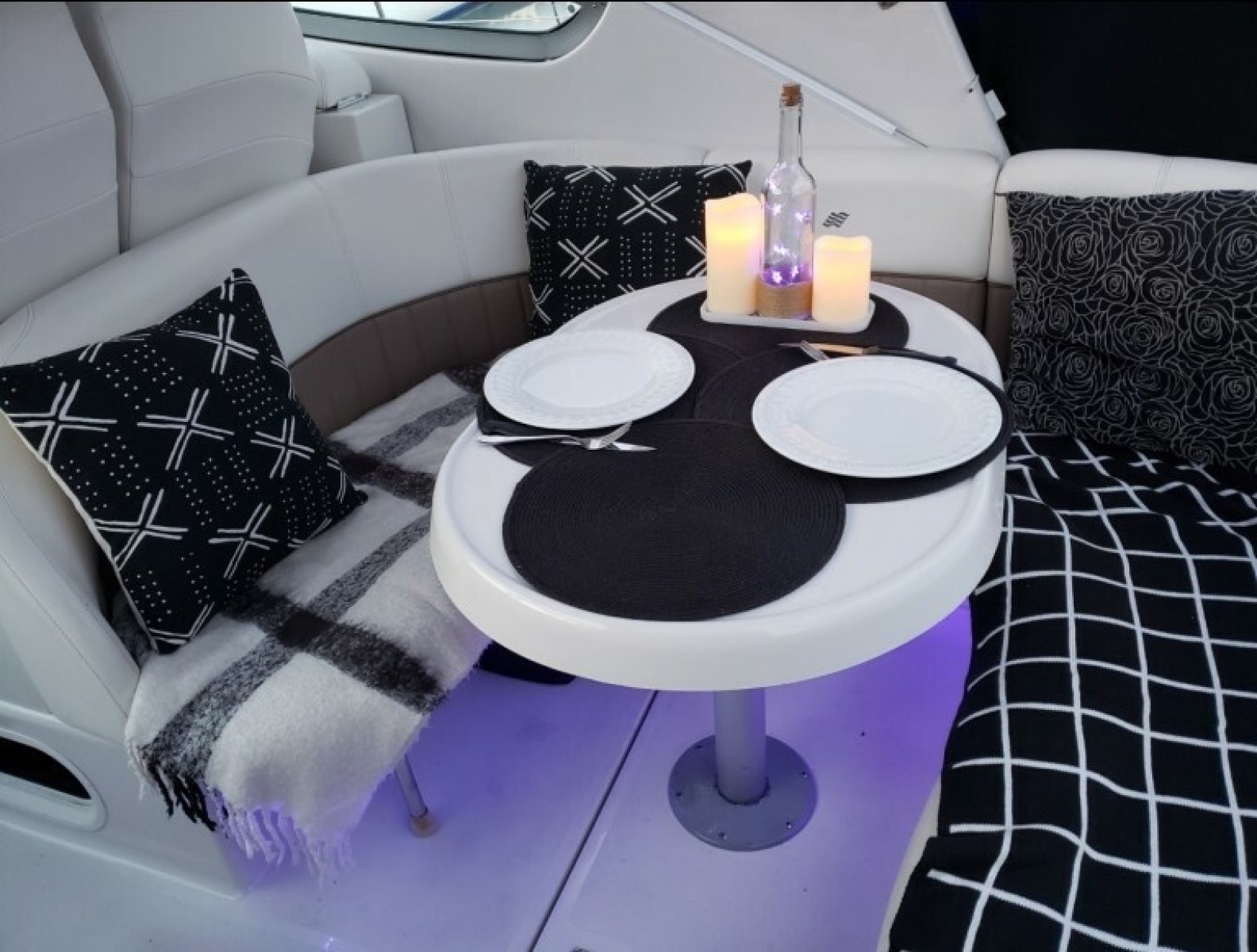 Yasmine III 29ft Four Winns Yacht For Sale