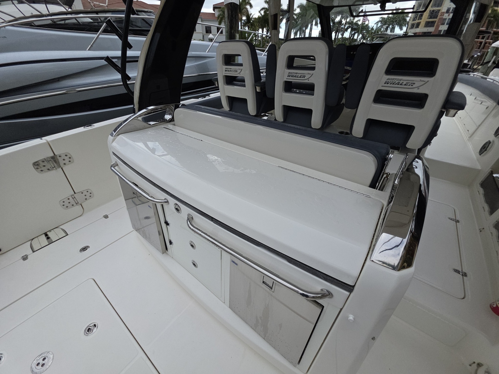 2021 Boston Whaler 420 Outrage BFT-Profile