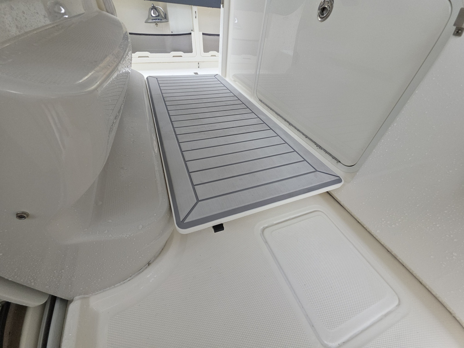 2021 Boston Whaler 420 Outrage BFT-Profile