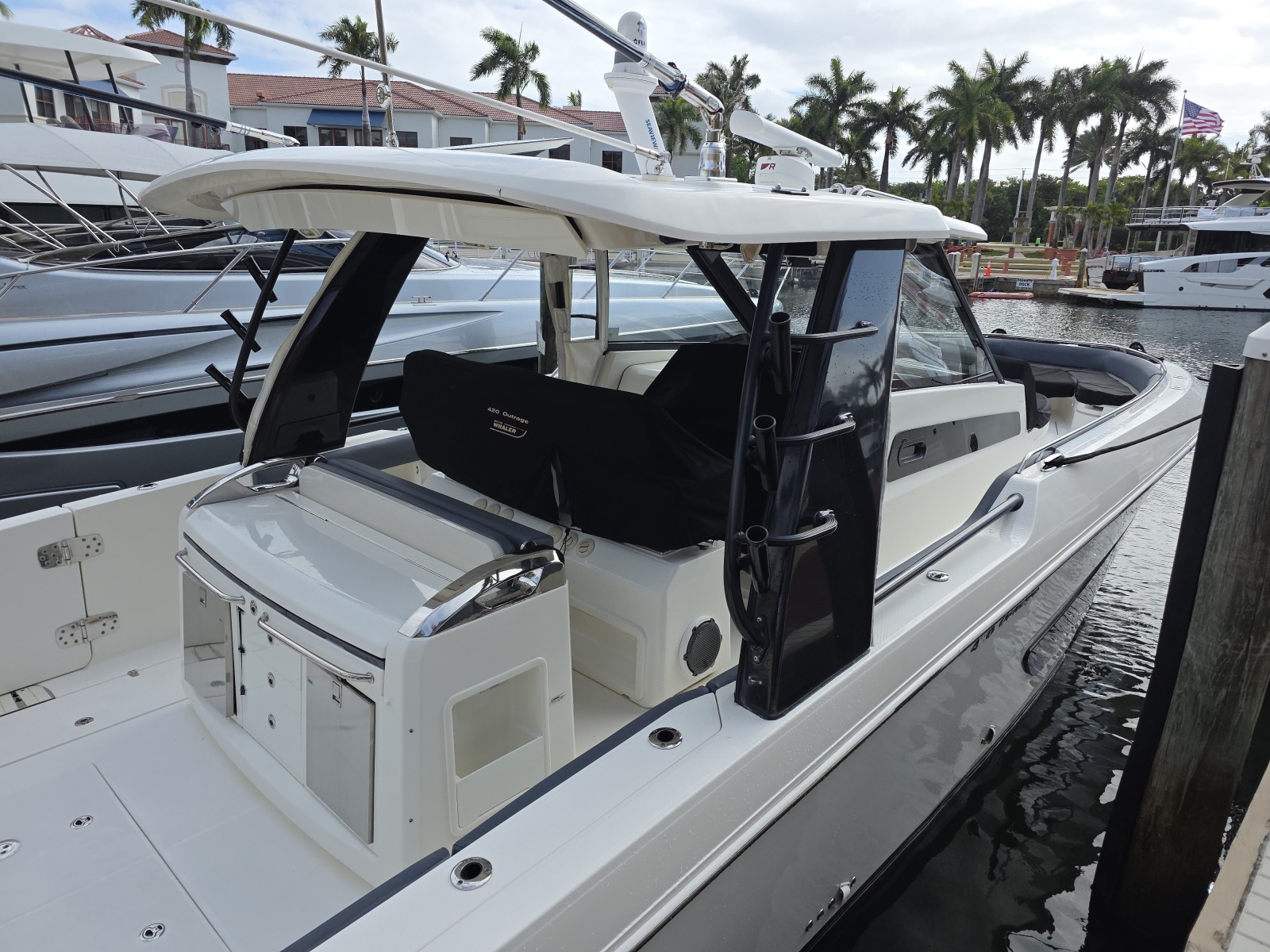2021 Boston Whaler 420 Outrage BFT-Profile