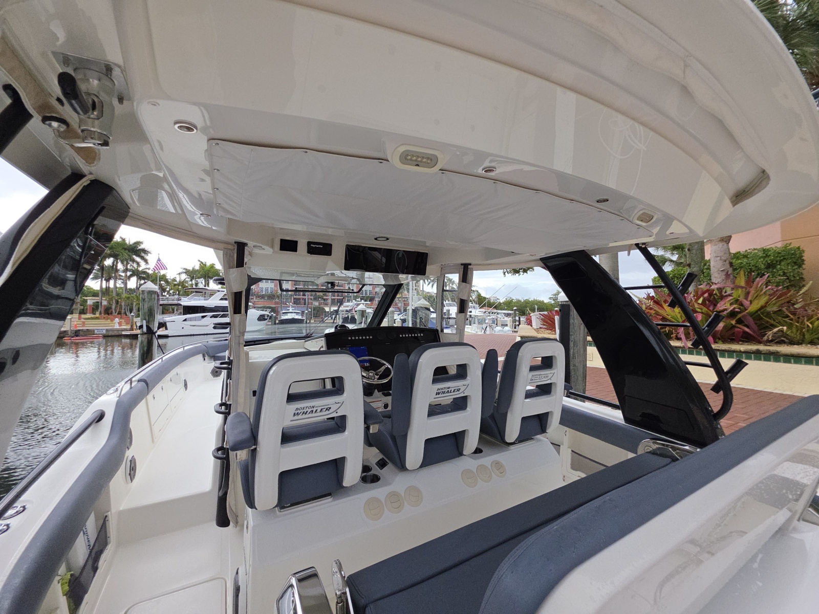 2021 Boston Whaler 420 Outrage BFT-Profile