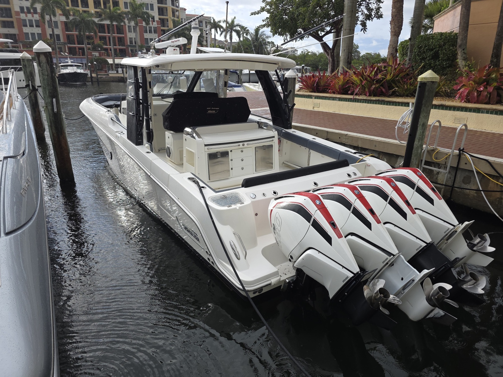2021 Boston Whaler 420 Outrage BFT-Profile