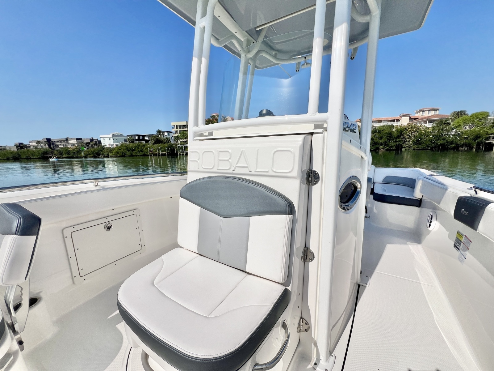 24ft Robalo Yacht For Sale
