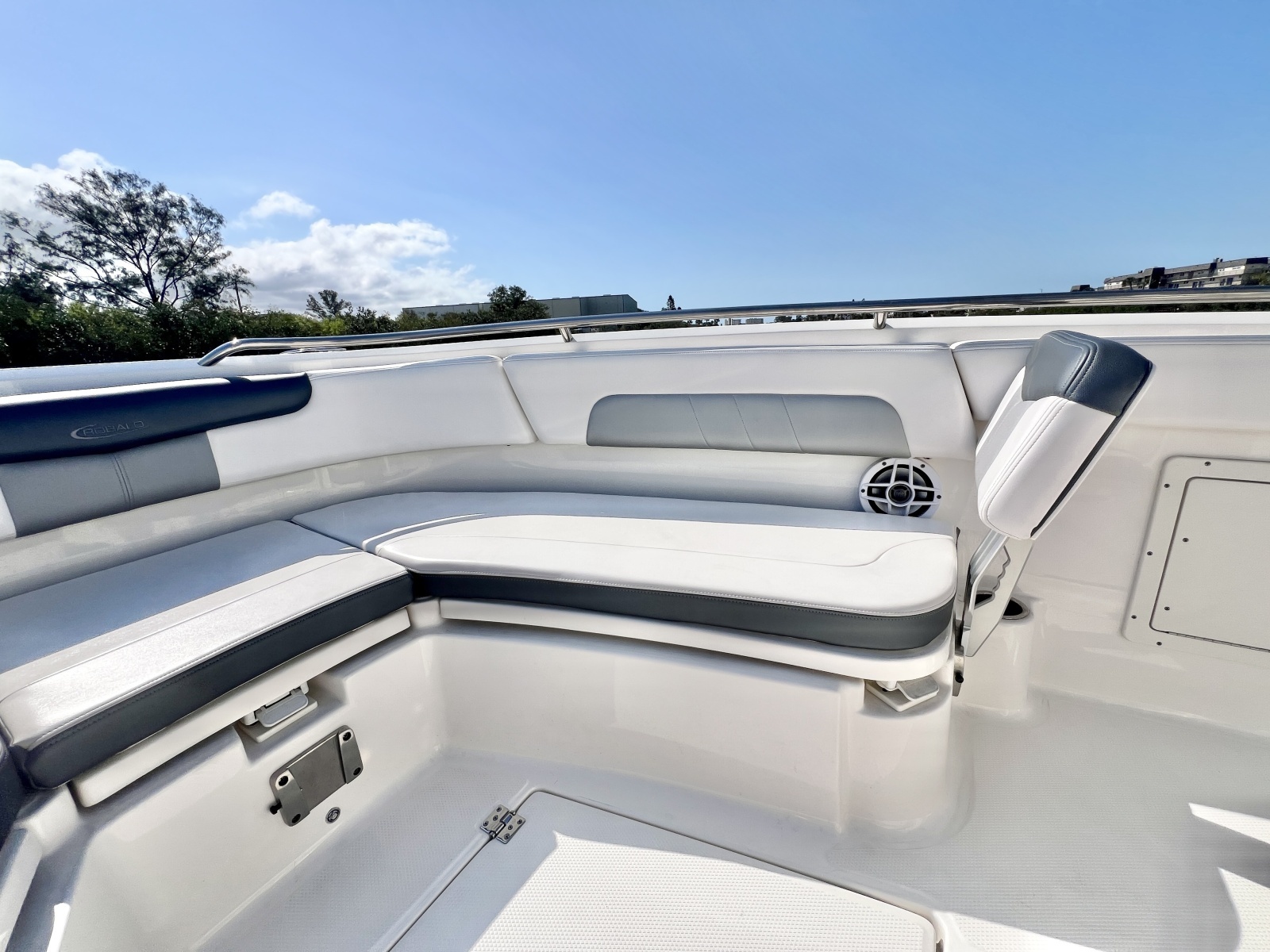 24ft Robalo Yacht For Sale