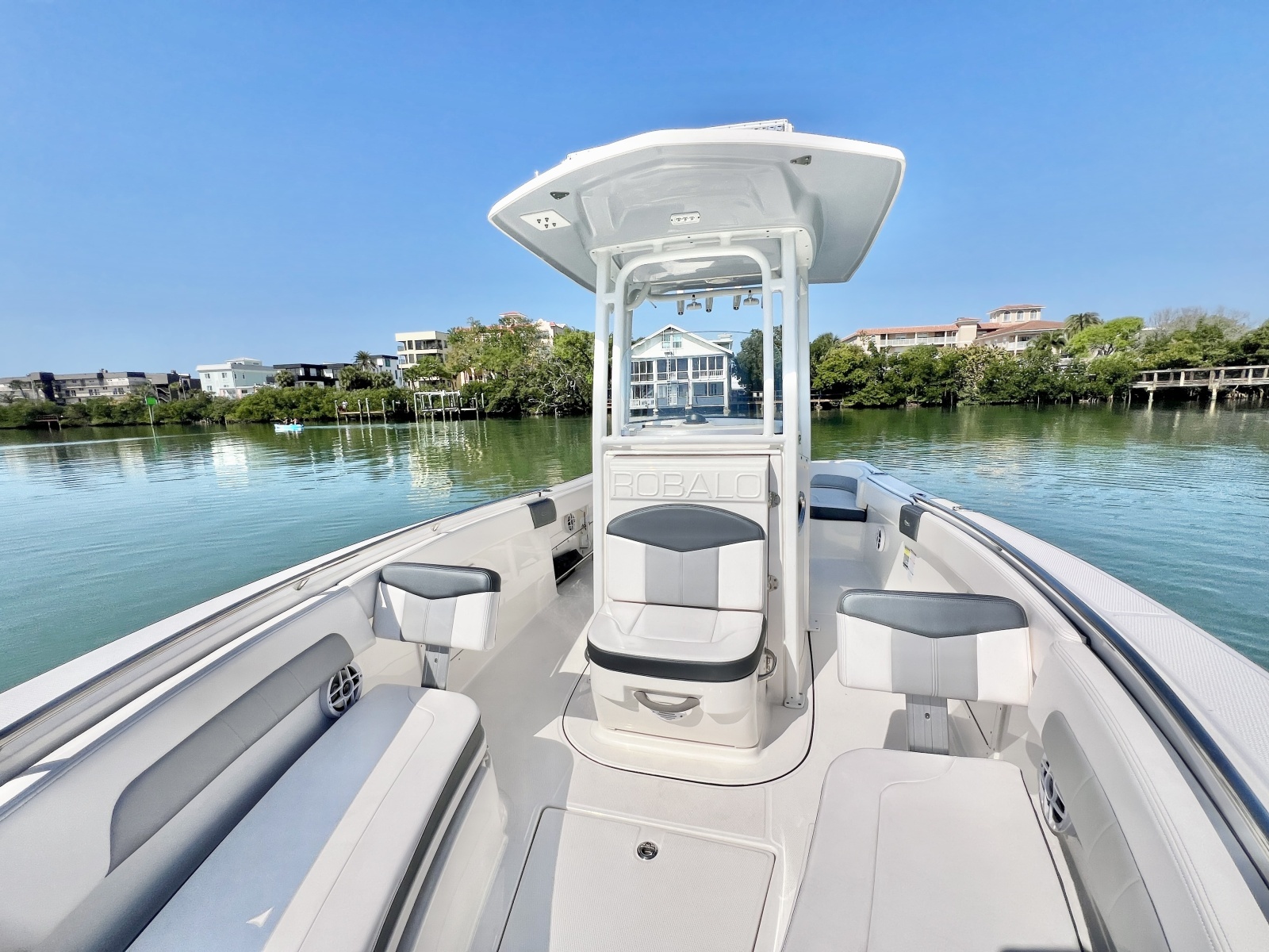24ft Robalo Yacht For Sale