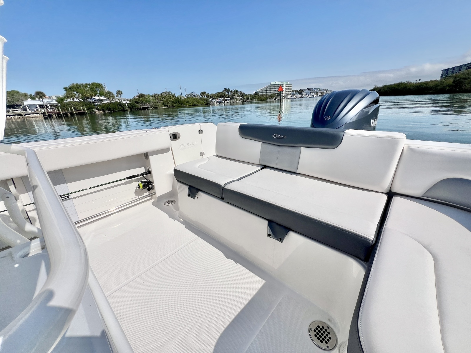 24ft Robalo Yacht For Sale