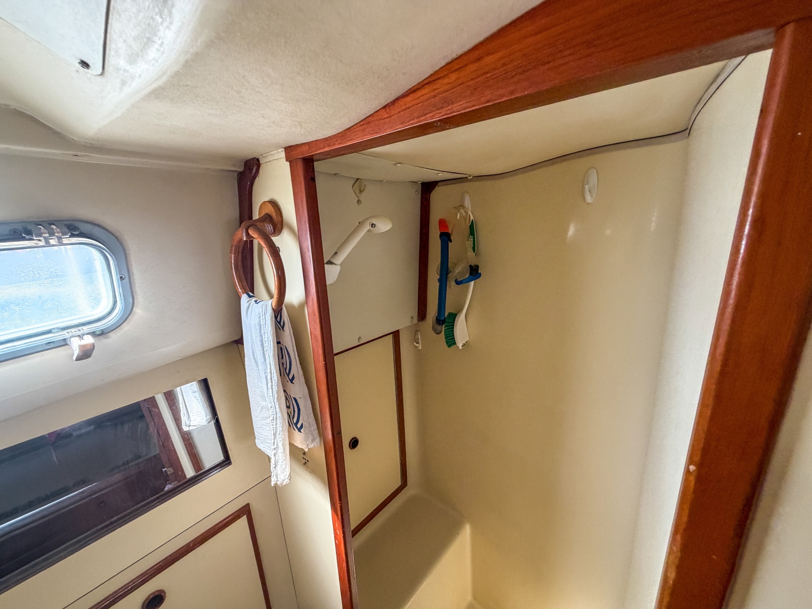 38' 1984 Pearson 385