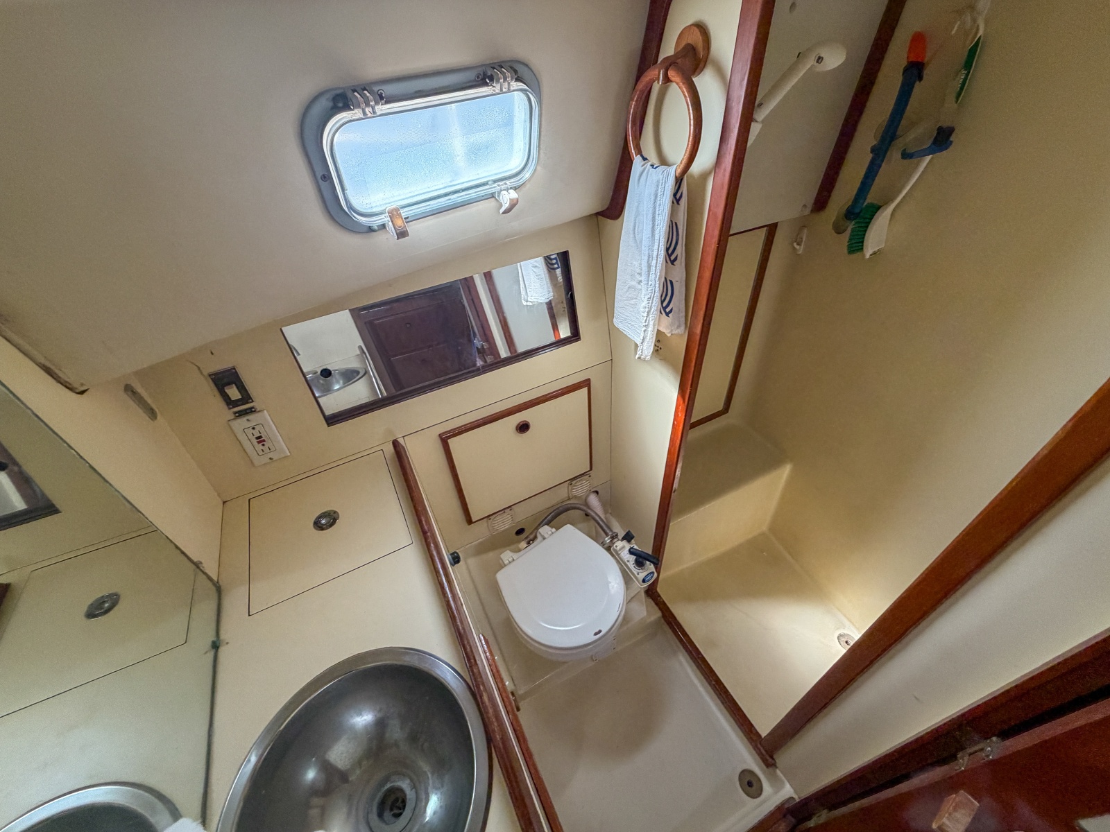 38' 1984 Pearson 385