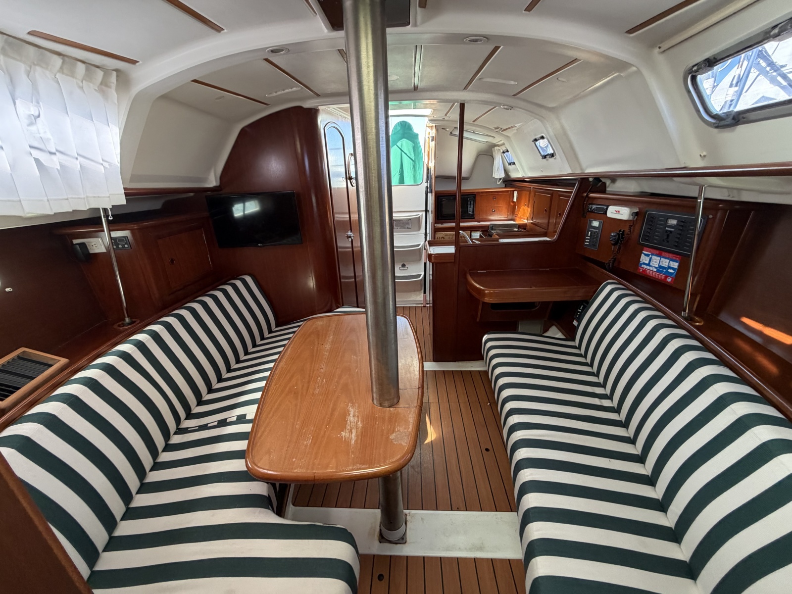 33' 2003 Beneteau 331