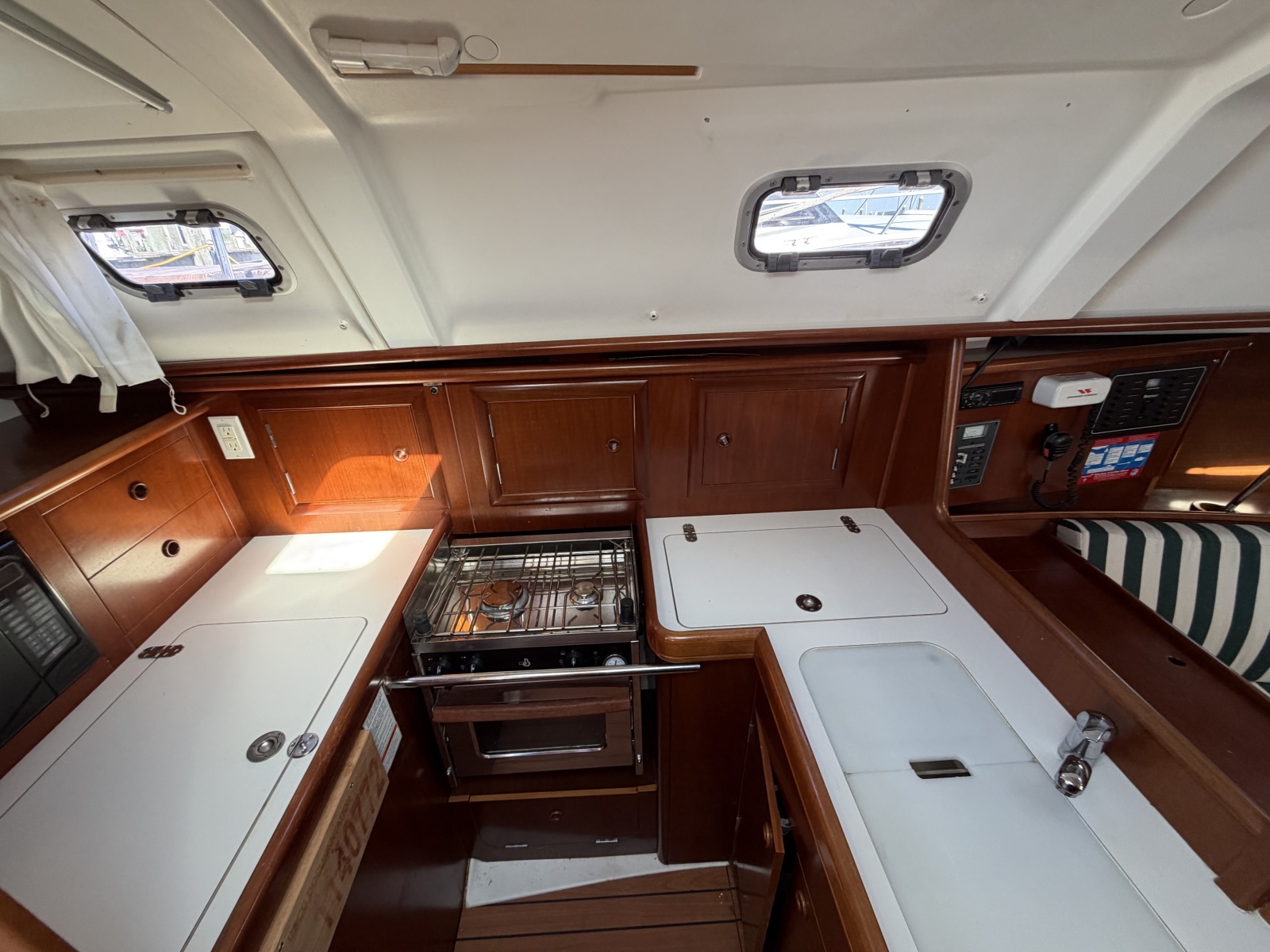 33' 2003 Beneteau 331