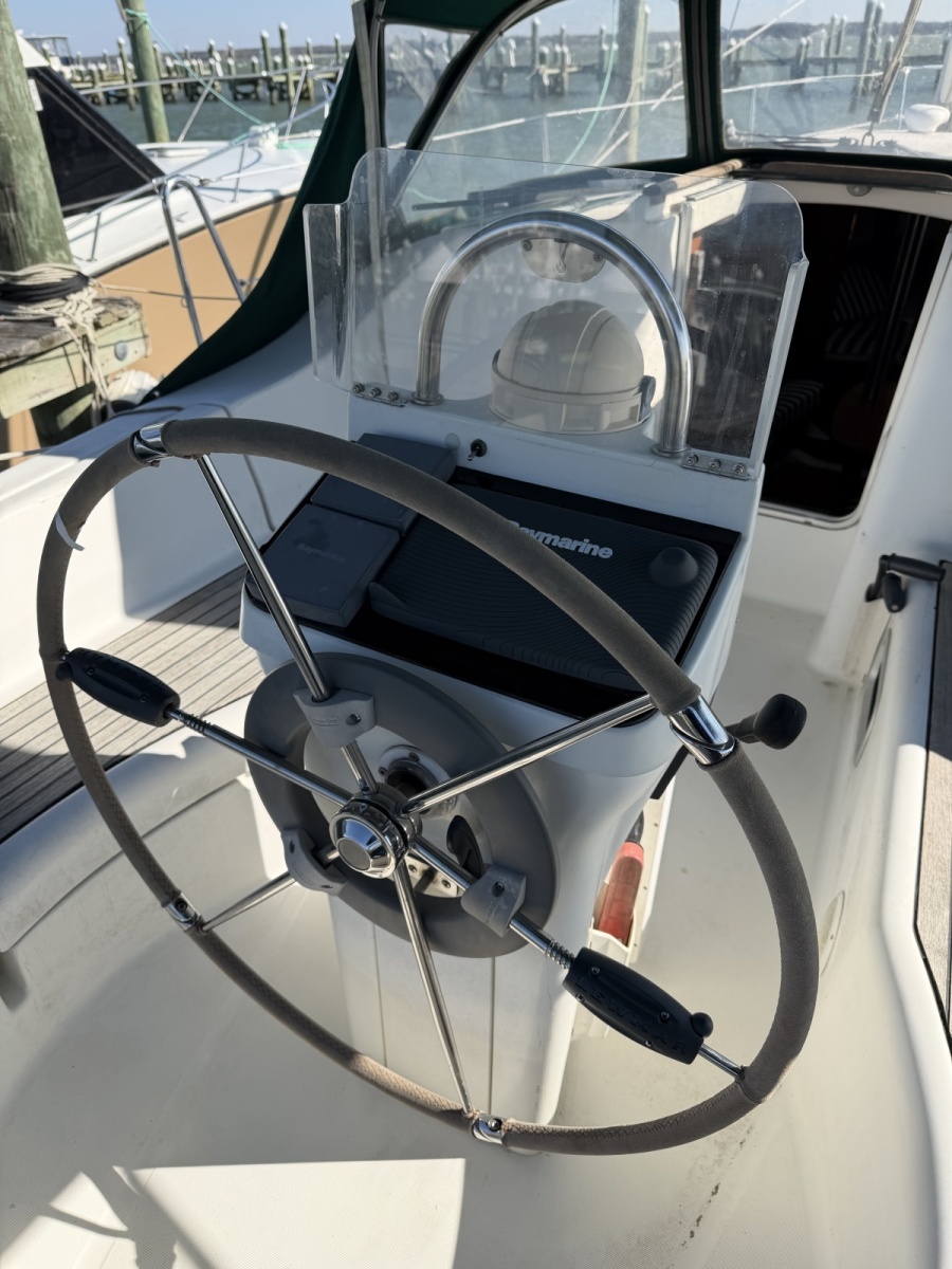 33' 2003 Beneteau 331