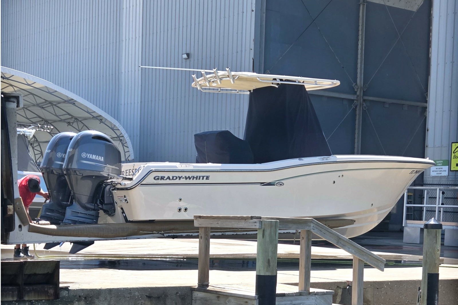 25ft Grady White Yacht For Sale