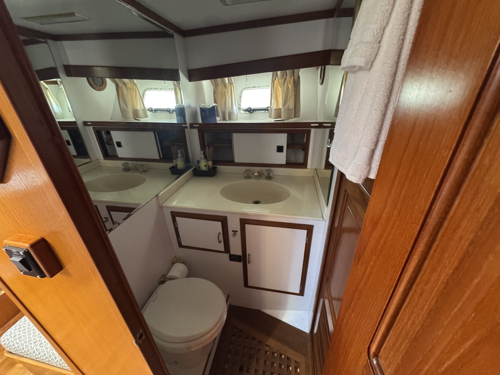 The Other Side  47ft Lien Hwa Yacht For Sale