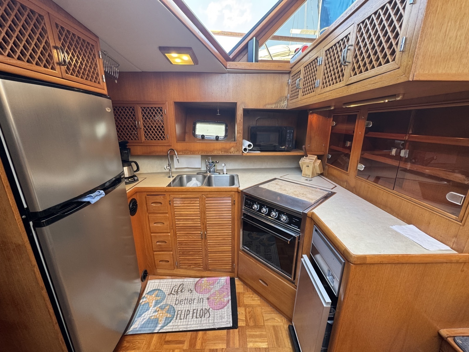 The Other Side  47ft Lien Hwa Yacht For Sale