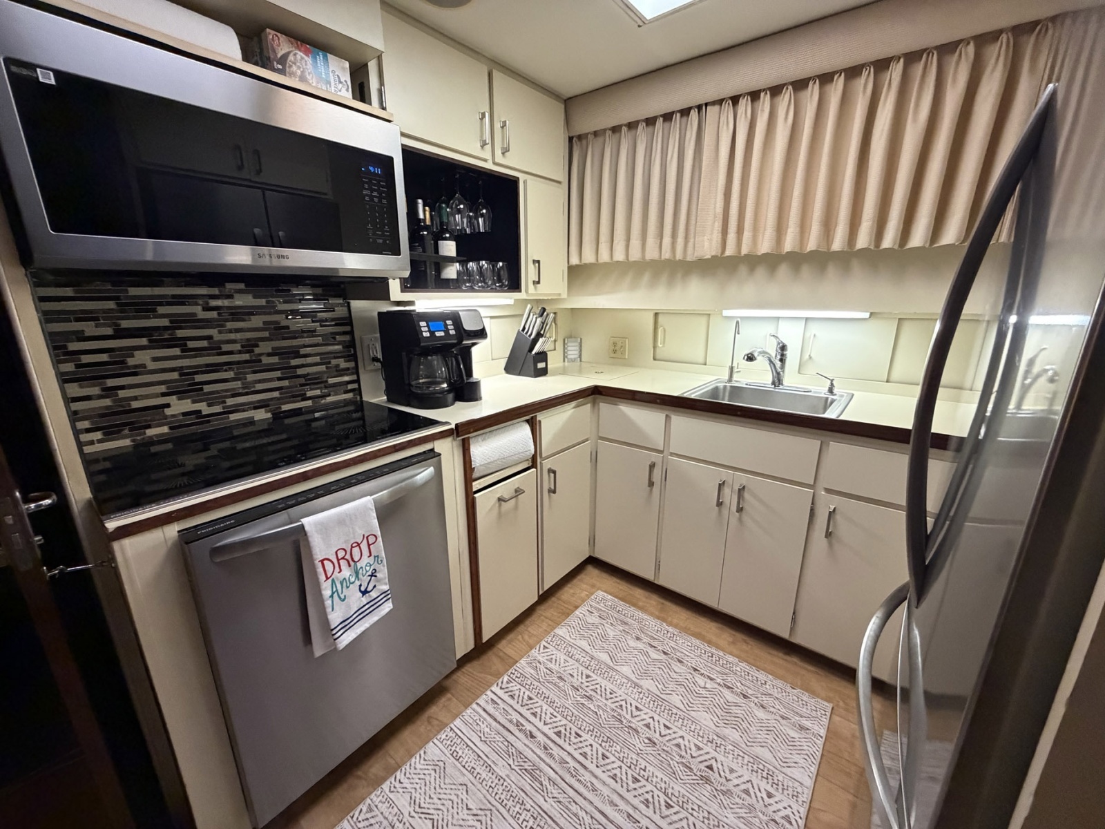 Lady Melan 54ft Hatteras Yacht For Sale