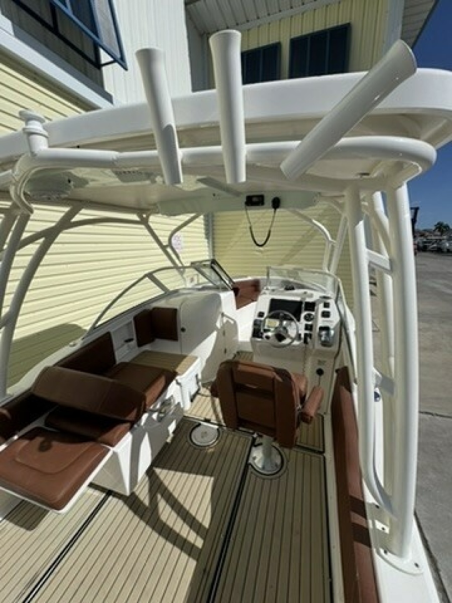 24' 2019 Century 24 Resorter