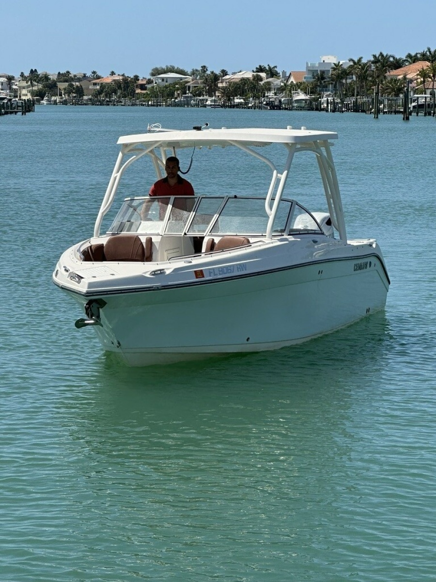 24' 2019 Century 24 Resorter