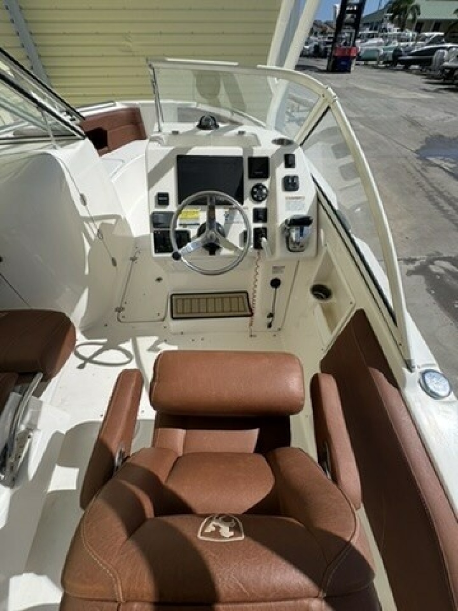 24' 2019 Century 24 Resorter