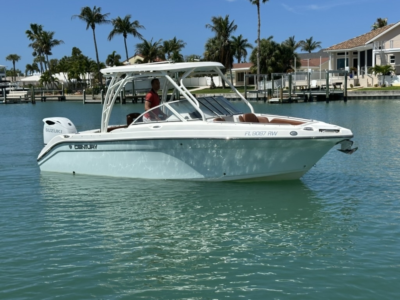 24' 2019 Century 24 Resorter