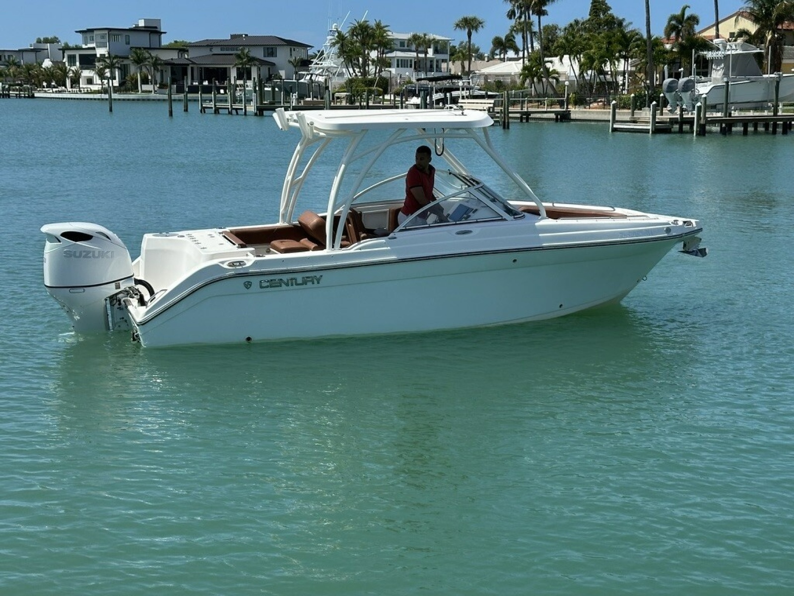 24' 2019 Century 24 Resorter