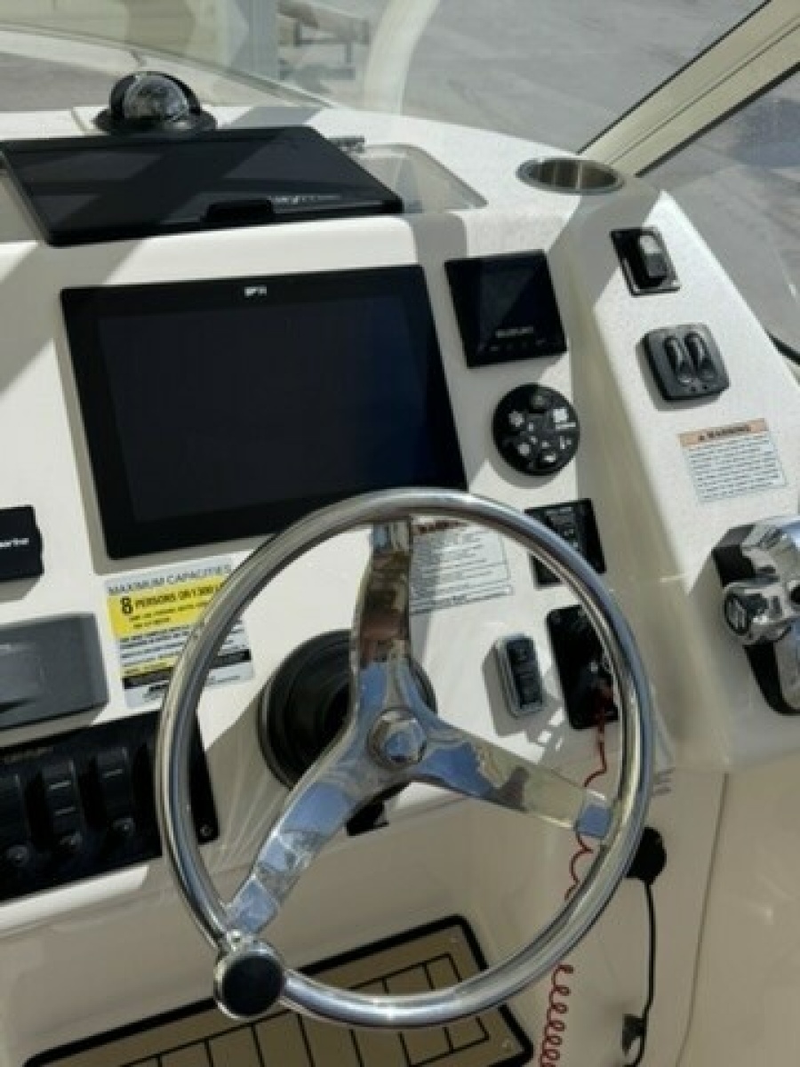 24' 2019 Century 24 Resorter