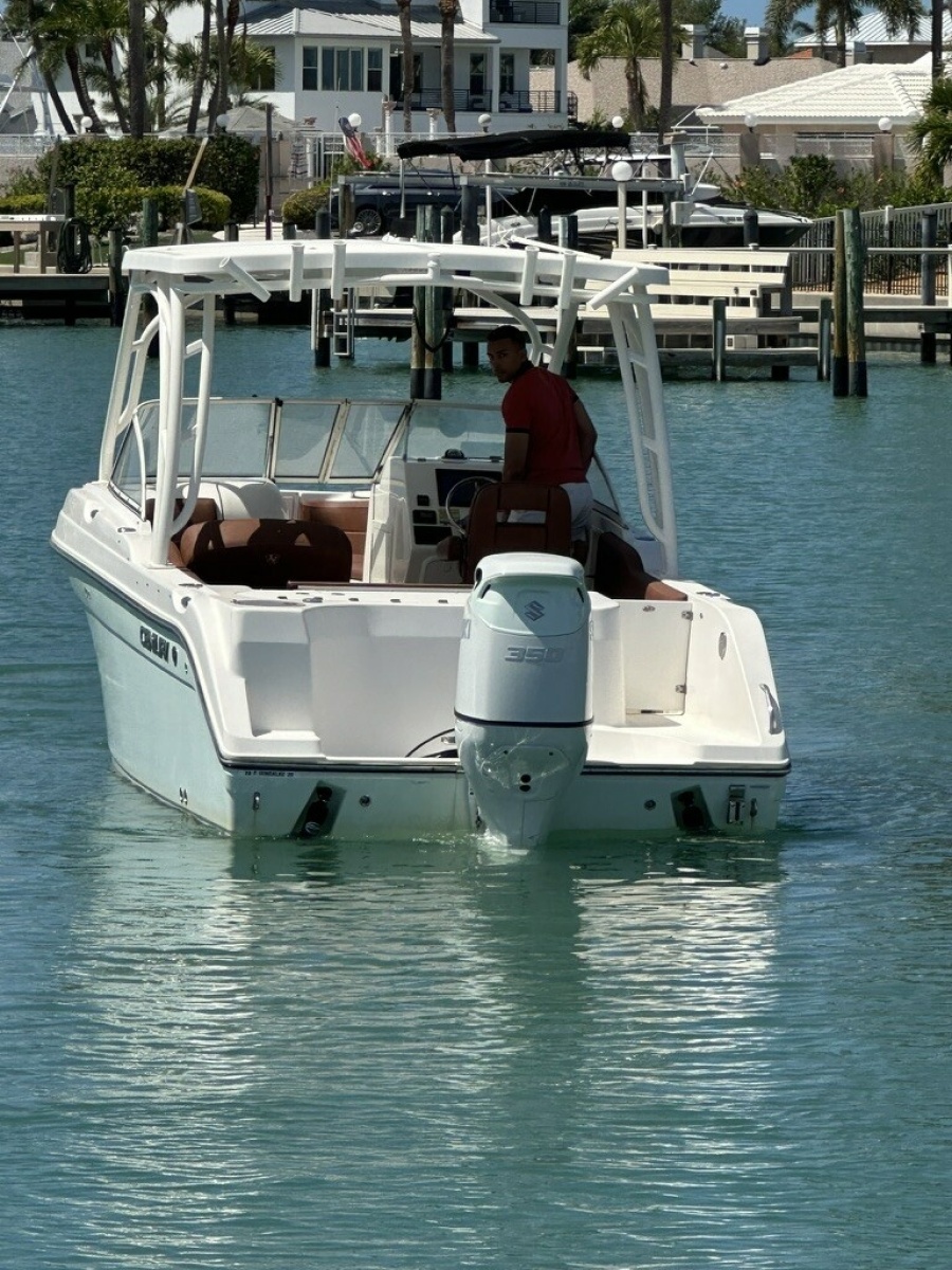 24' 2019 Century 24 Resorter