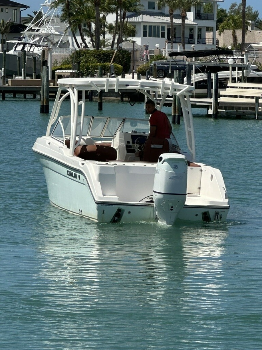 24' 2019 Century 24 Resorter