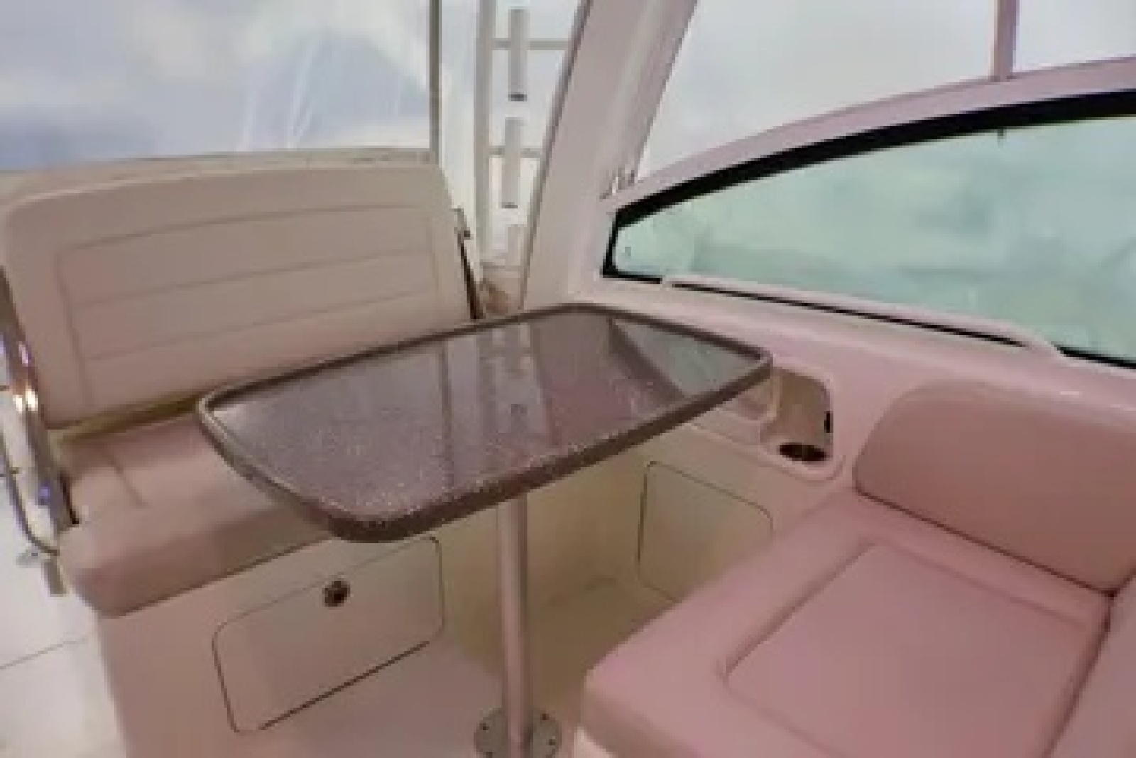 34' 2020 Boston Whaler Conquest