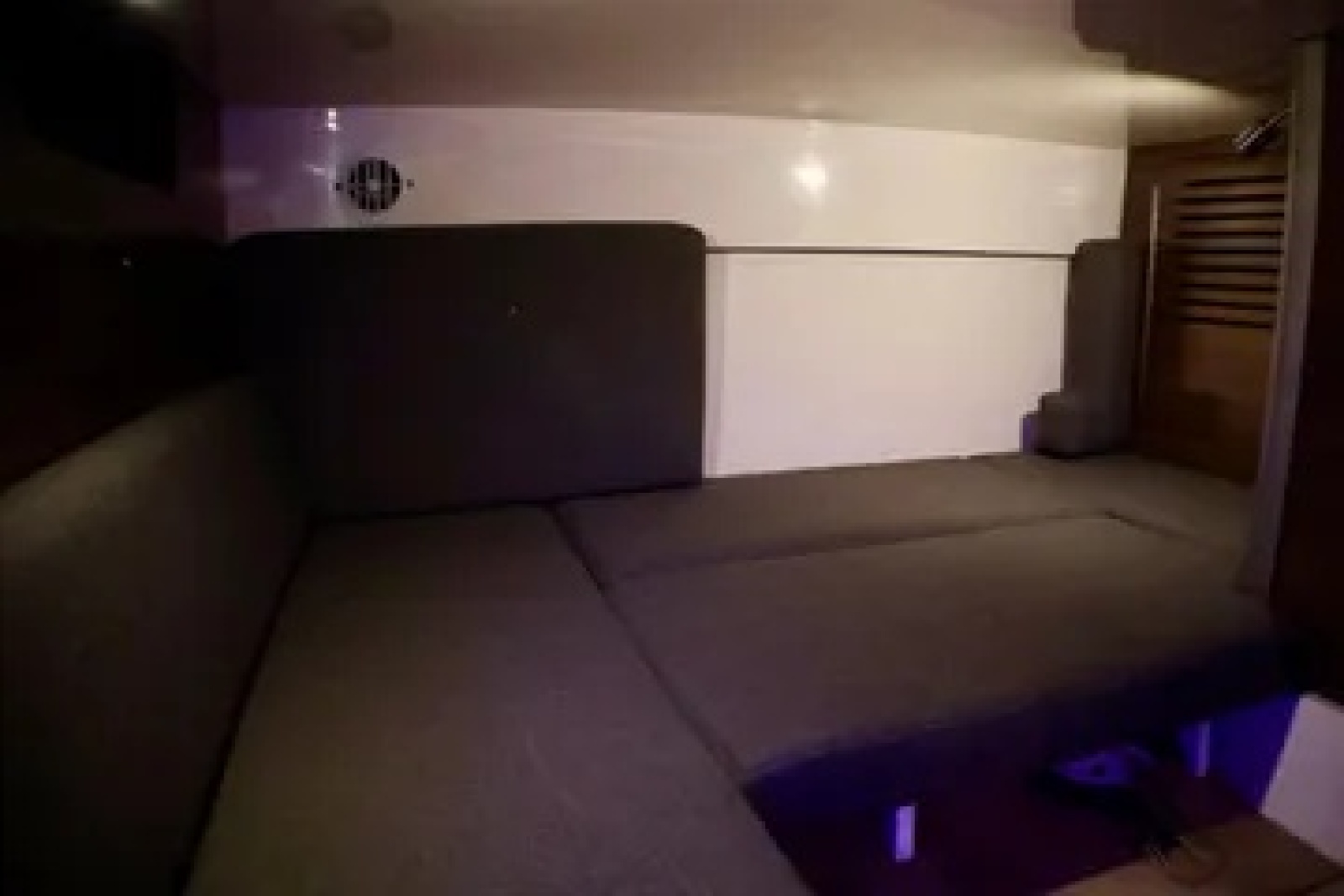 34' 2020 Boston Whaler Conquest