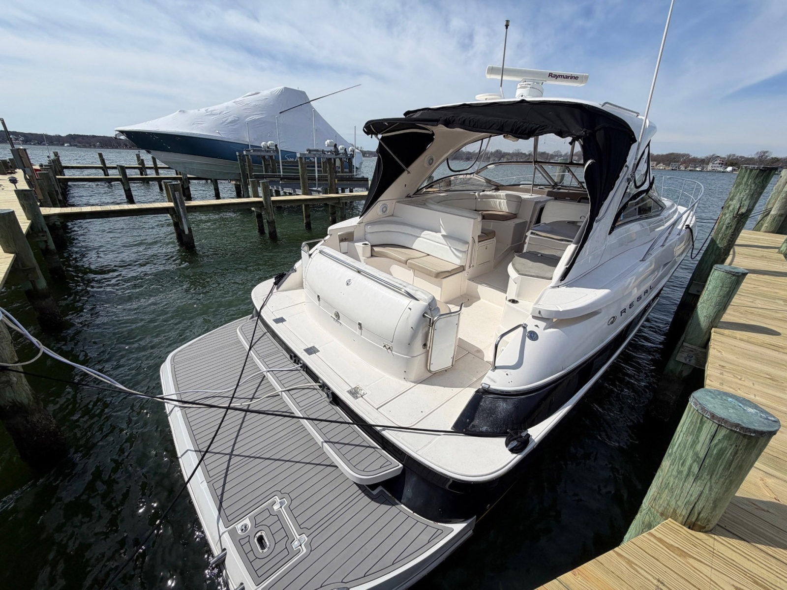 42' 2005 Regal Commodore 4260