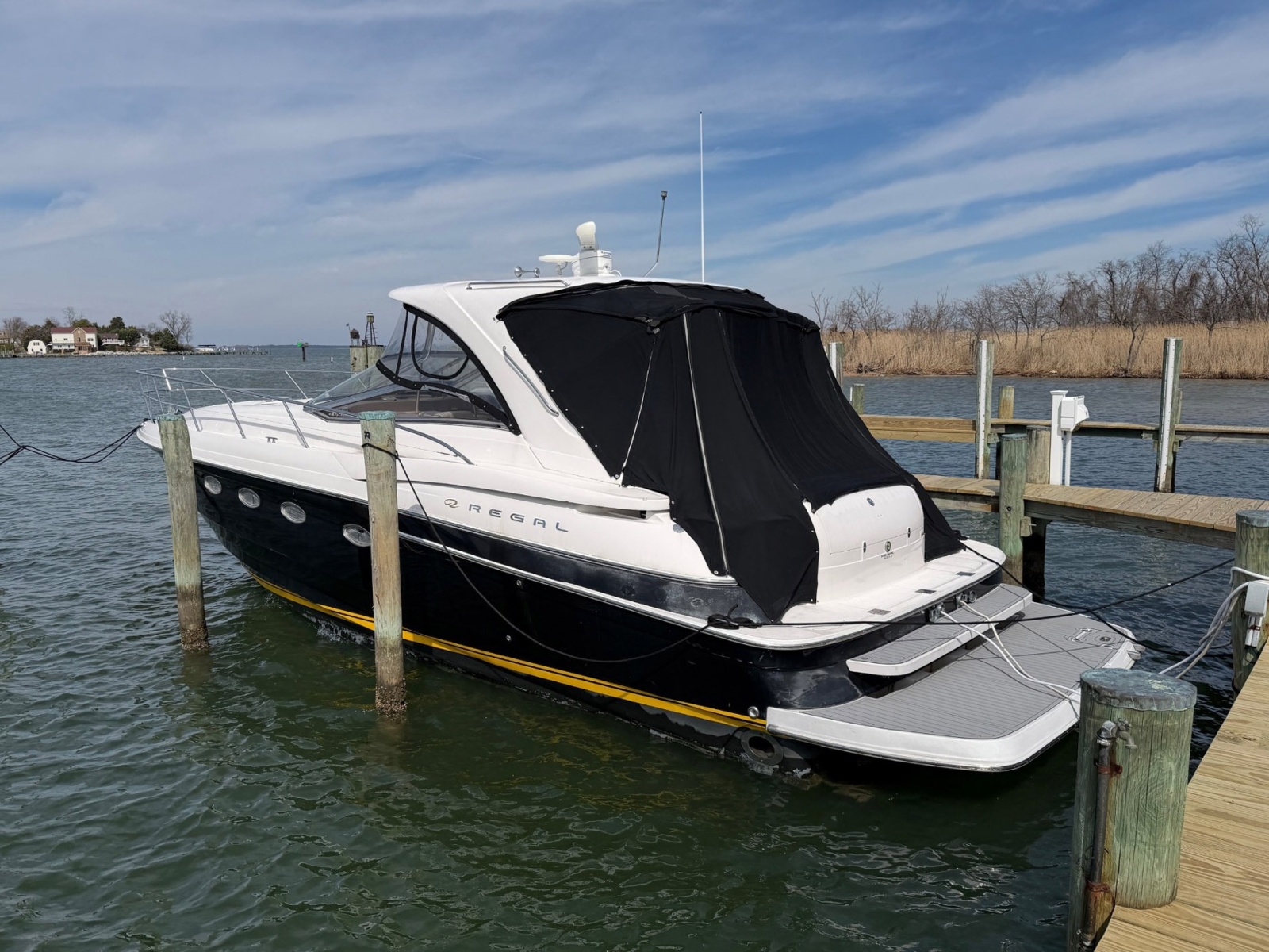 42' 2005 Regal Commodore 4260