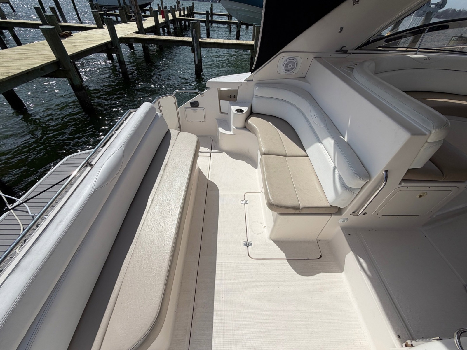 42' 2005 Regal Commodore 4260