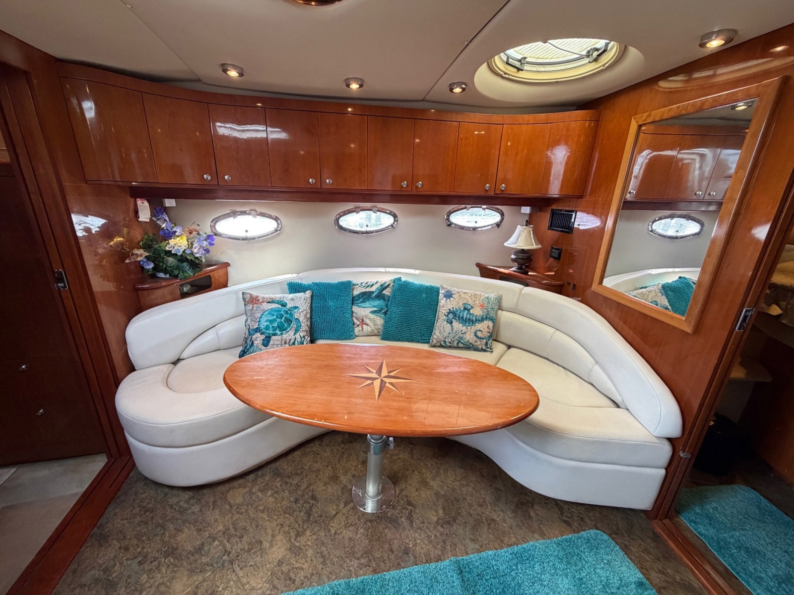 42' 2005 Regal Commodore 4260