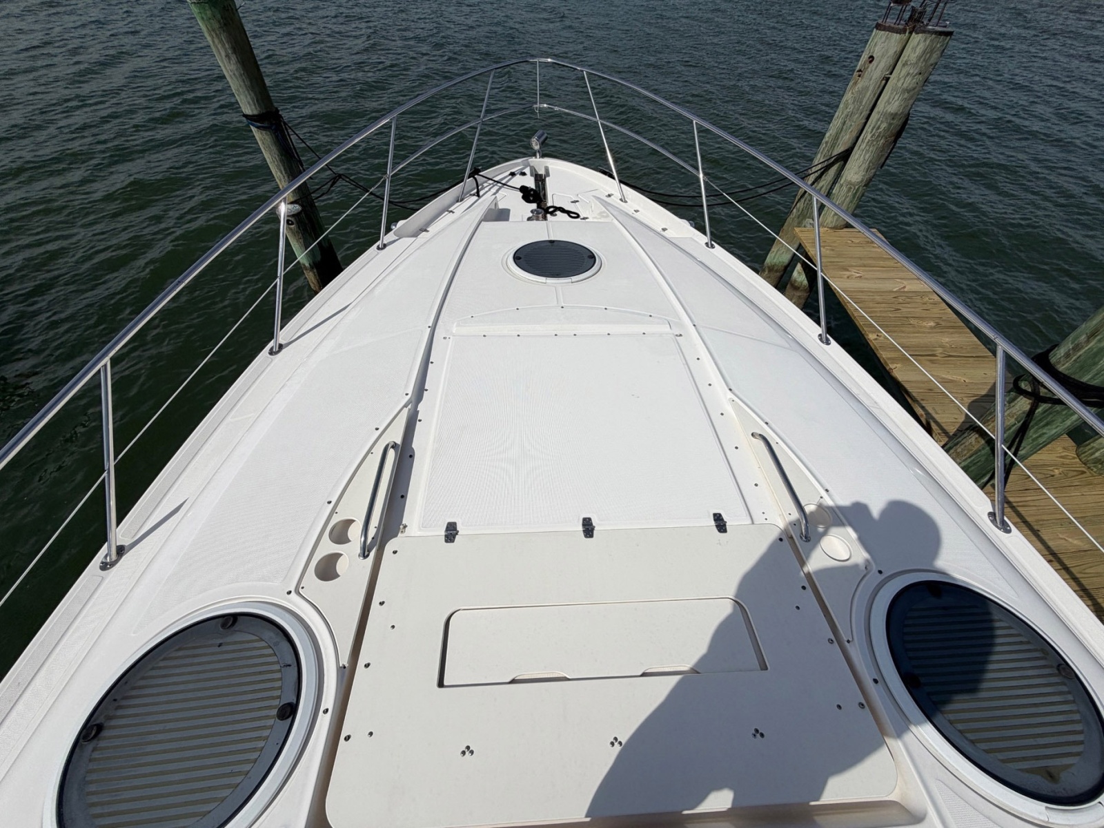 42' 2005 Regal Commodore 4260