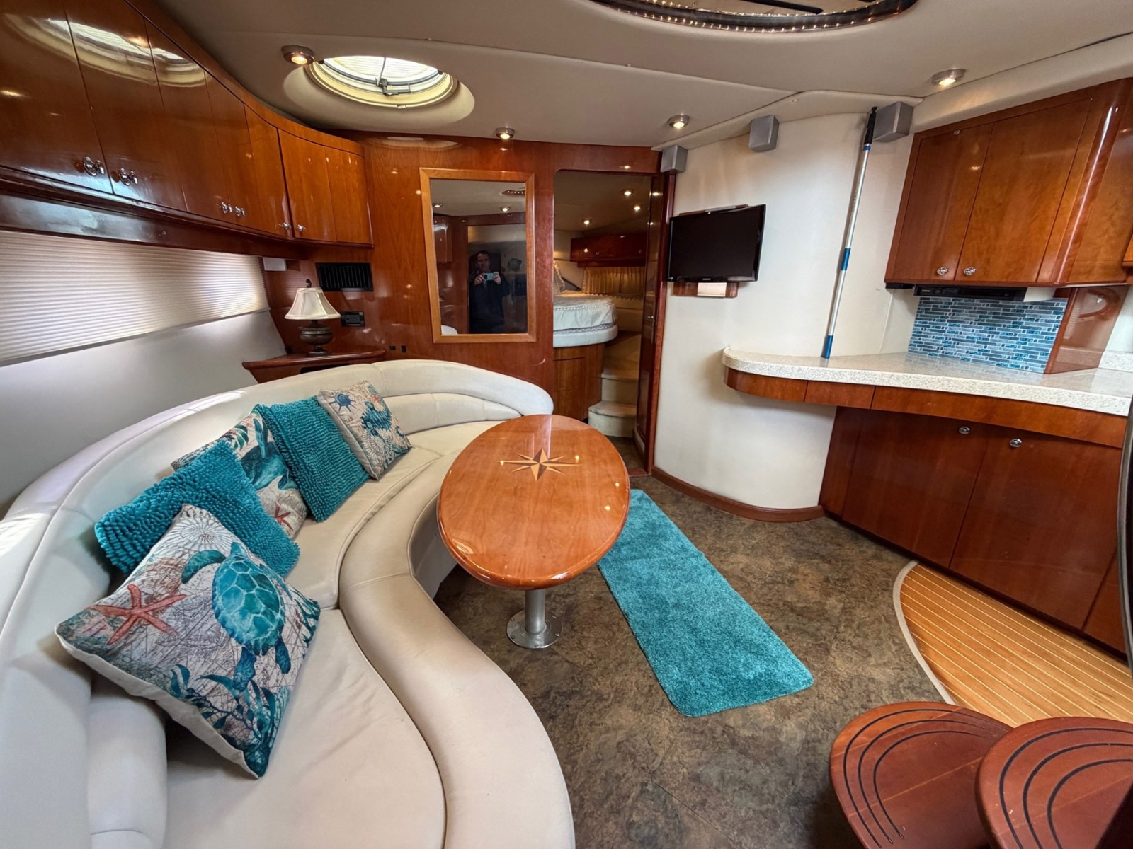 42' 2005 Regal Commodore 4260