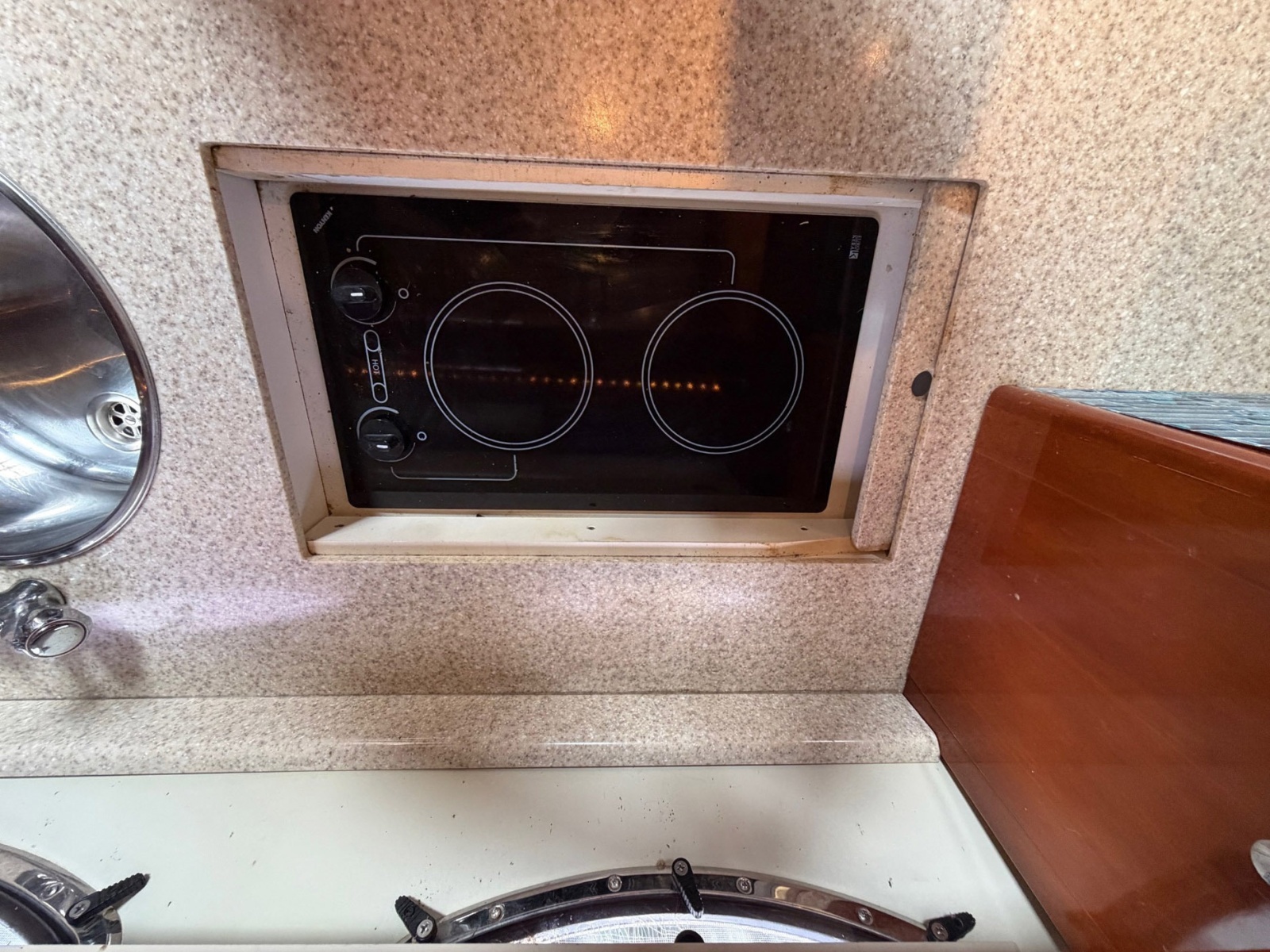 42' 2005 Regal Commodore 4260