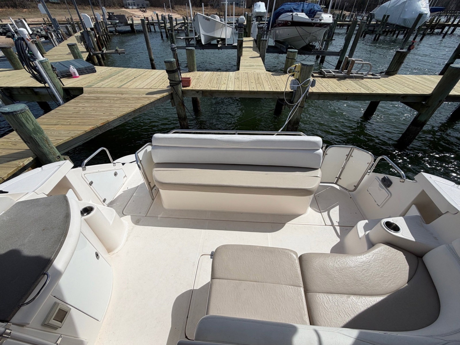 42' 2005 Regal Commodore 4260